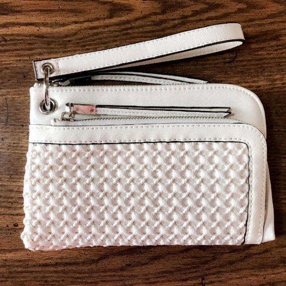 Brand New Simply Vera Ultimate Leather Wristlet